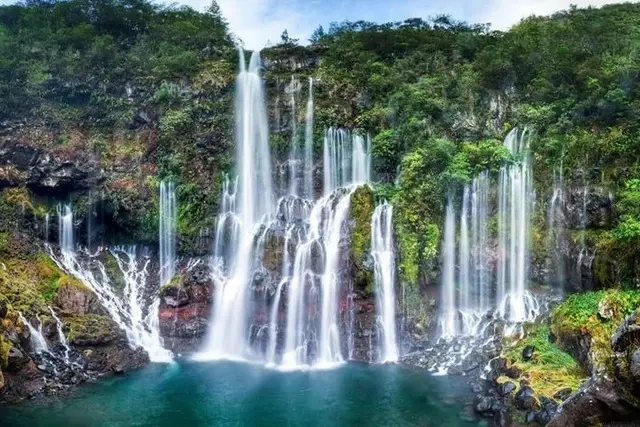 Chutes d'eau à la réserve de Dindéfello au Sénégal